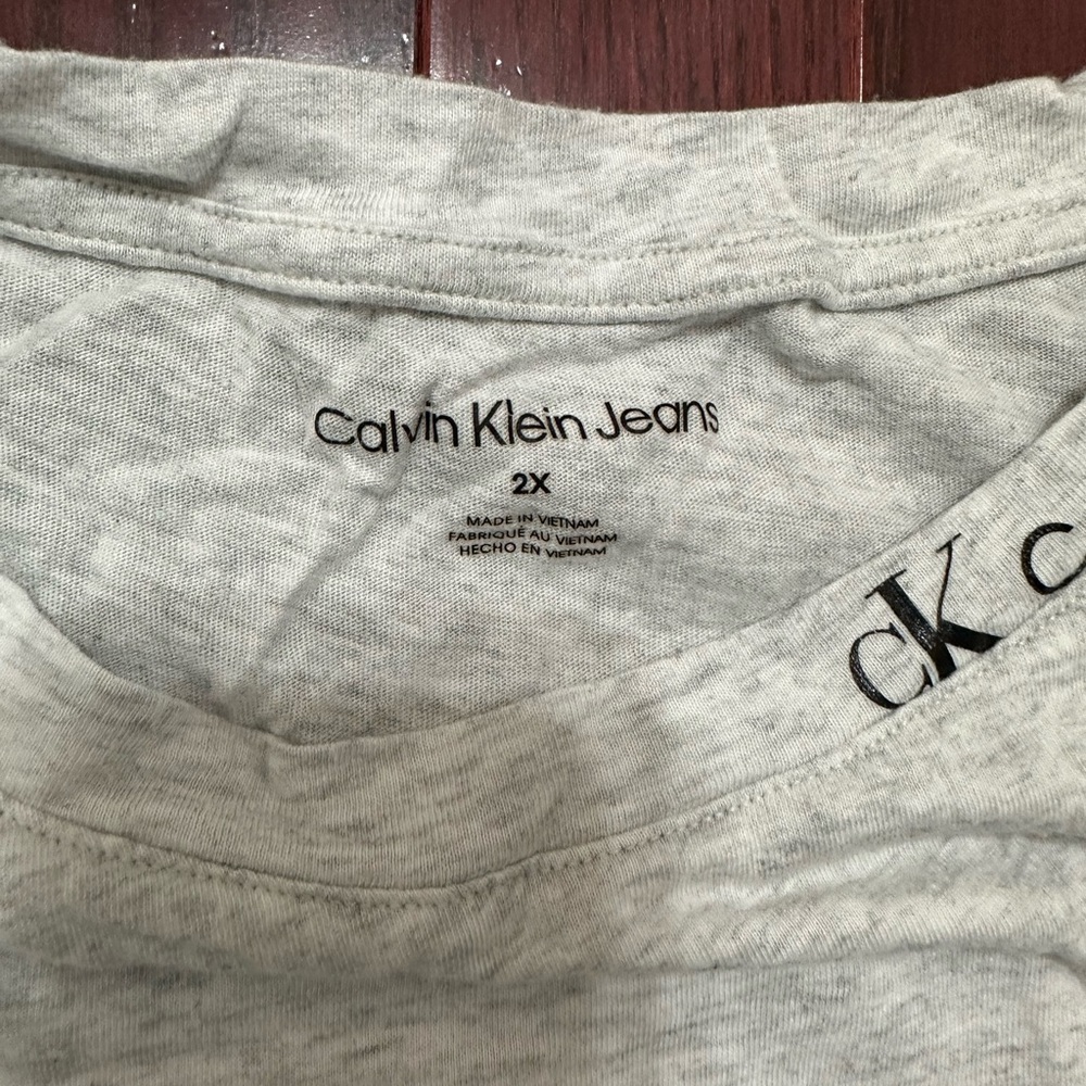 Calvin Klein top - Picture 3 of 3